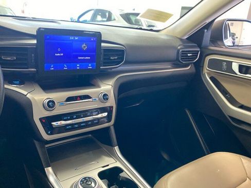 Used 2022 Ford Explorer XLT w/ Equipment Group 202A image 16