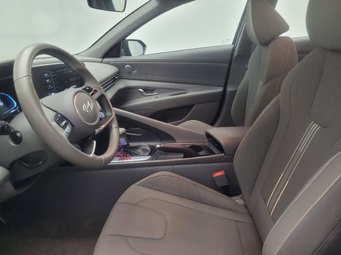 Used 2025 Hyundai Elantra Sport FWD image 17