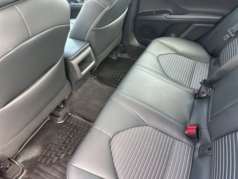 Used 2019 Toyota Camry SE FWD image 12