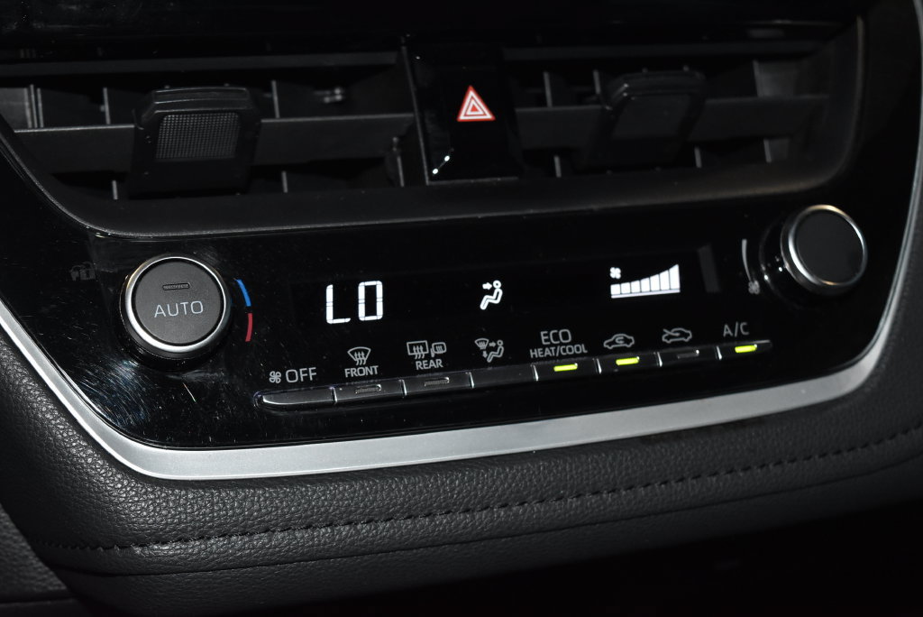Used 2024 Toyota Corolla SE FWD image 13