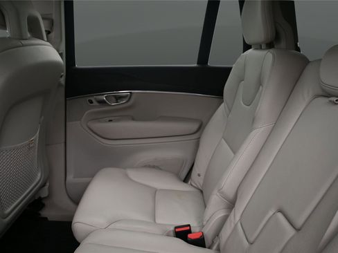 Used 2020 Volvo XC90 T6 Momentum AWD/4WD image 12