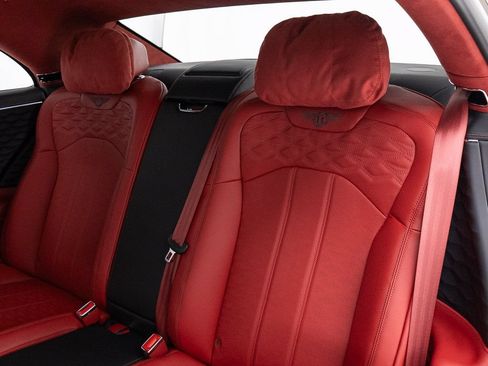 Used 2025 Bentley Flying Spur Plug-In Hybrid AWD/4WD image 25