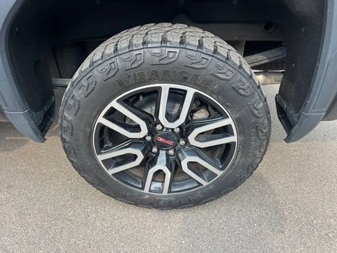 Used 2022 GMC Sierra 1500 AT4 w/ AT4 Premium Package AWD/4WD image 9