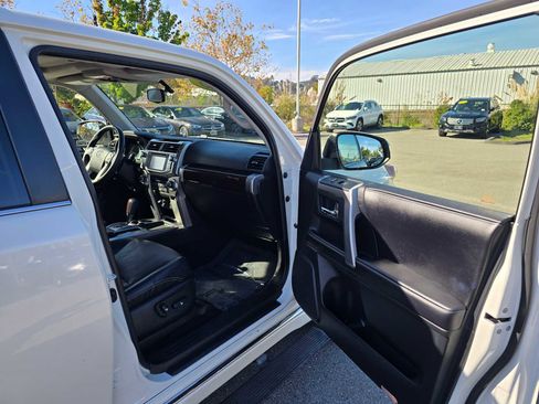Used 2016 Toyota 4Runner Limited image 12