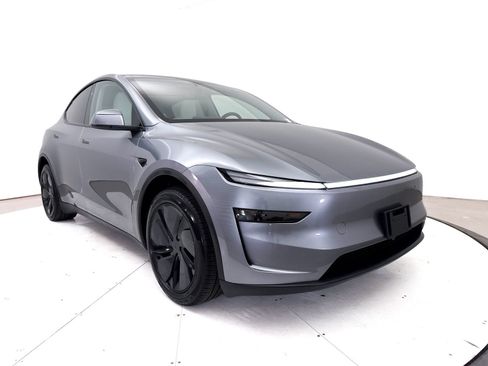 Used 2026 Tesla Model Y Long Range RWD image 11