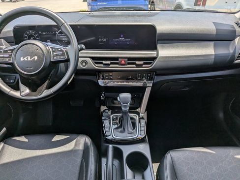 Certified 2025 Kia Seltos EX FWD image 16
