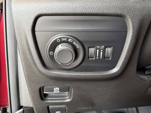 Used 2023 Jeep Grand Cherokee Laredo RWD image 28
