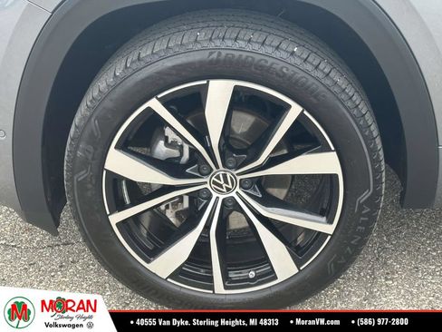 Certified 2024 Volkswagen Atlas Cross Sport SEL Premium R-Line AWD/4WD image 9