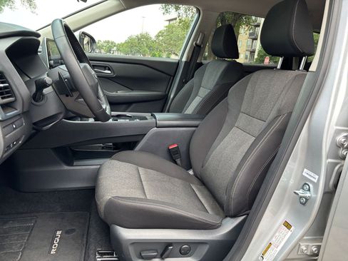 Used 2025 Nissan Rogue SV FWD image 22