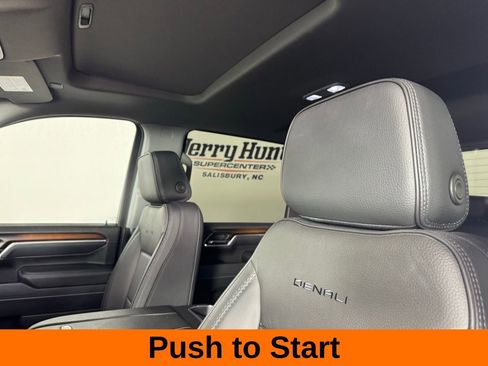 Used 2025 GMC Sierra 2500 Denali w/ Technology Package image 12