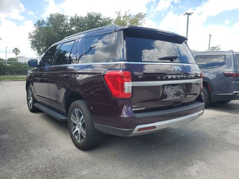 Used 2024 Ford Expedition XLT RWD image 4