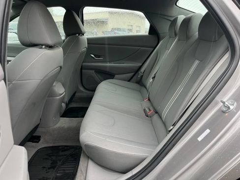 Used 2022 Hyundai Elantra SEL w/ Convenience Package FWD image 14