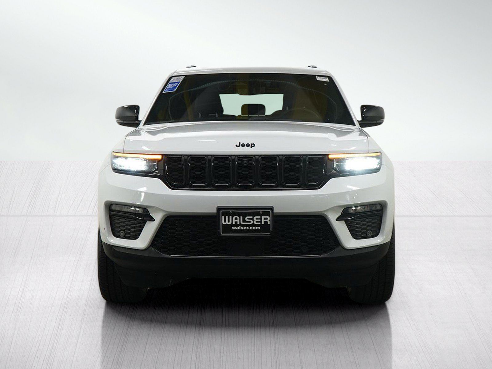 Used 2024 Jeep Grand Cherokee Limited w/ Luxury Tech Group II AWD/4WD image 9