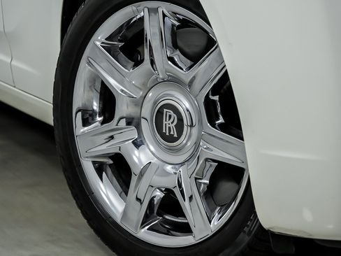 Used 2010 Rolls-Royce Ghost RWD image 4