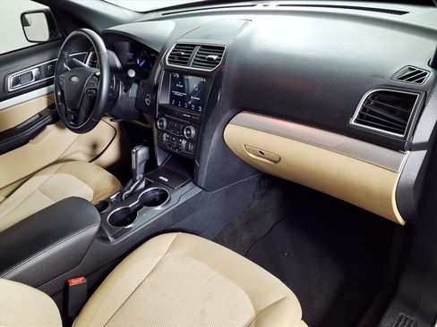 Used 2017 Ford Explorer XLT w/ Equipment Group 201A image 14