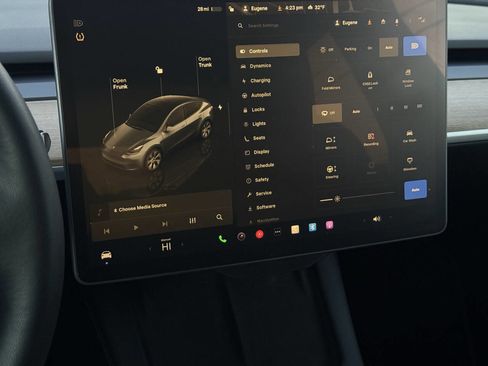 Used 2023 Tesla Model Y Long Range image 18