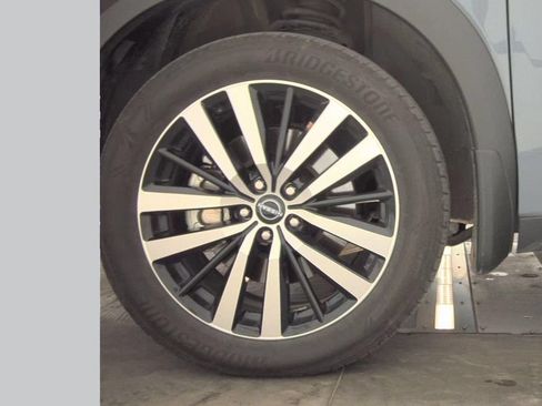 Used 2025 Nissan Pathfinder Platinum FWD image 25