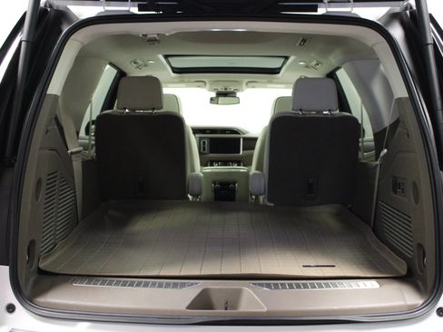 Used 2024 GMC Yukon Denali AWD/4WD image 14