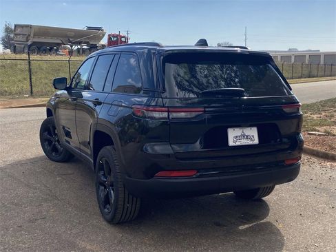 New 2025 Jeep Grand Cherokee Altitude image 31