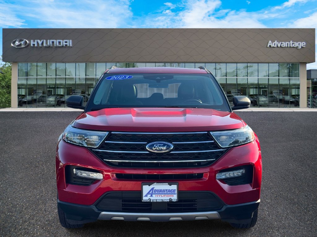Used 2023 Ford Explorer XLT w/ Equipment Group 202A AWD/4WD image 2