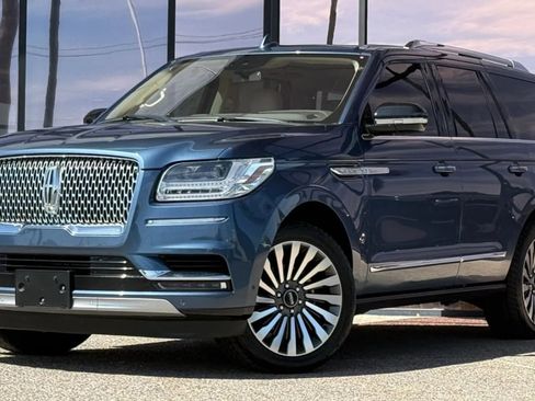Used 2020 Lincoln Navigator Reserve w/ Luxury Package AWD/4WD image 2