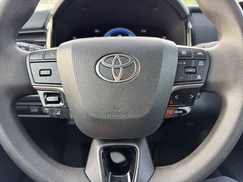 Used 2025 Toyota Camry LE image 12
