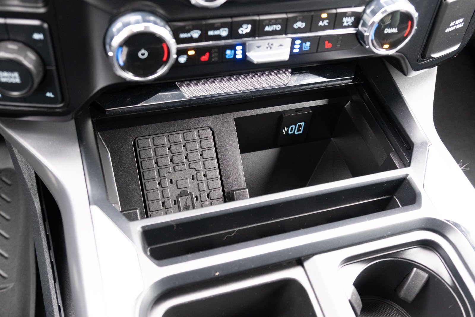 Used 2024 Ford F350 Lariat w/ Sport Appearance Package AWD/4WD image 5