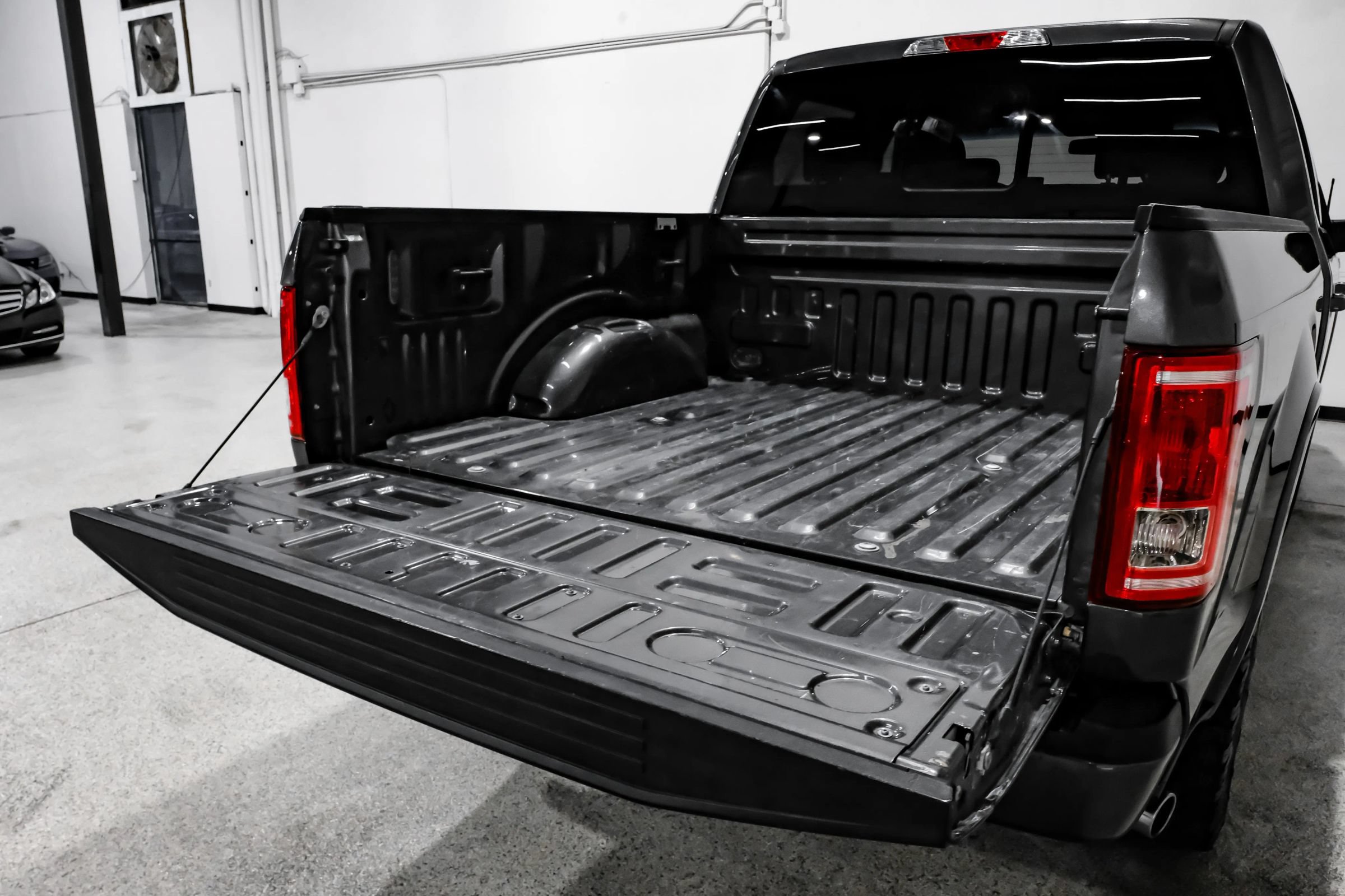 Used 2017 Ford F150 XLT w/ Equipment Group 302A Luxury AWD/4WD image 66