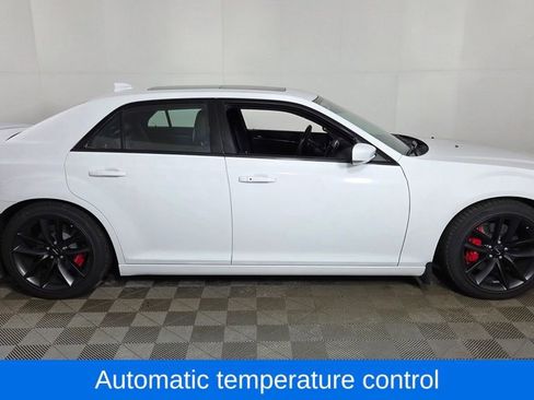 Used 2023 Chrysler 300 C image 9