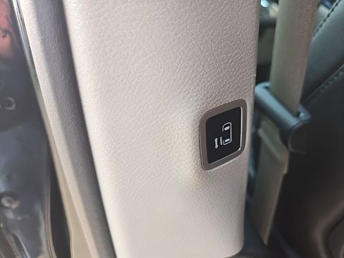 Used 2023 Chrysler Pacifica Touring-L FWD image 35