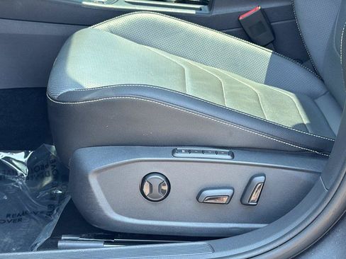 Used 2025 Volkswagen Jetta SEL FWD image 29