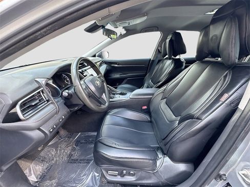 Used 2020 Toyota Camry LE image 19