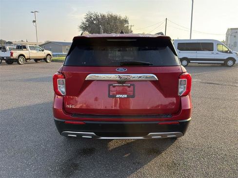 Certified 2022 Ford Explorer XLT w/ Equipment Group 202A image 4