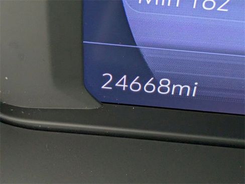 Certified 2023 Chevrolet Bolt EUV LT w/ Convenience Package image 19