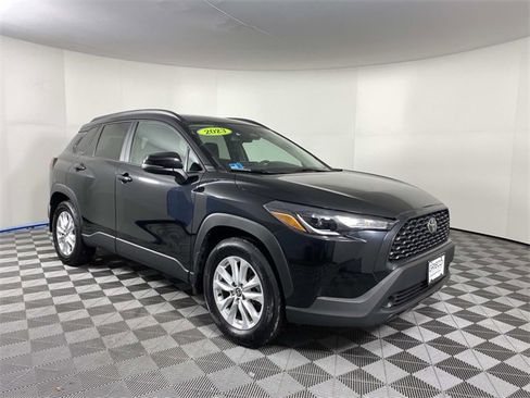 Used 2023 Toyota Corolla Cross LE image 1
