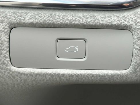 Used 2025 Volvo XC60 B5 Plus w/ Protection Package Premier image 32