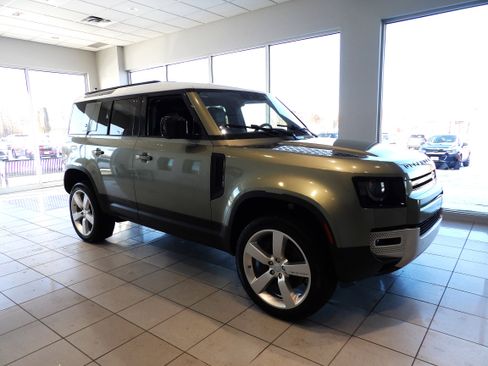 Used 2020 Land Rover Defender 110 HSE image 2