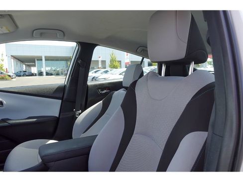 Used 2022 Toyota Prius LE FWD image 11