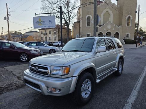 Used 2000 Toyota 4Runner Limited image 1