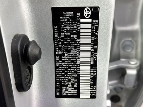 Used 2023 Toyota Corolla LE image 33