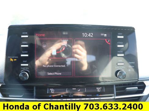 Used 2024 Toyota Sienna XLE image 18