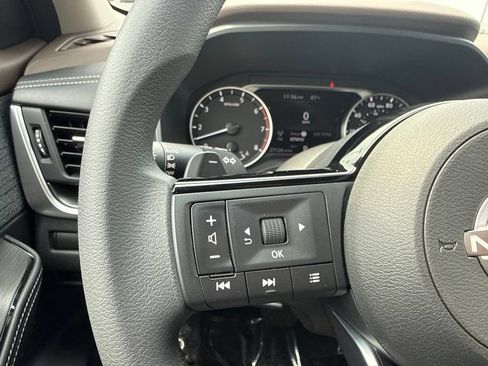 Used 2023 Nissan Rogue SV AWD/4WD image 19