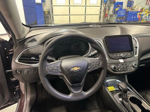 Used 2021 Chevrolet Malibu LT FWD image 10