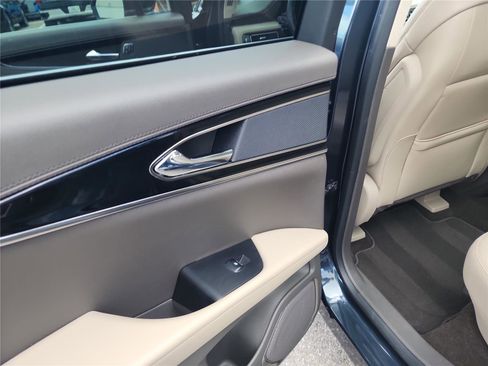 Certified 2023 Lincoln Nautilus Reserve image 17