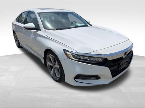 Used 2018 Honda Accord Touring image 2