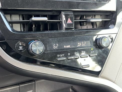 Used 2024 Toyota Camry SE image 21