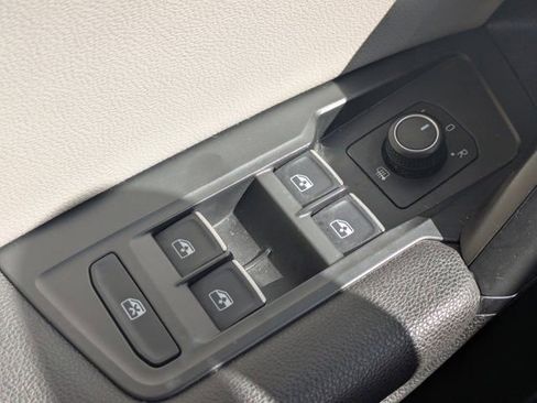 Used 2018 Volkswagen Tiguan SEL image 18