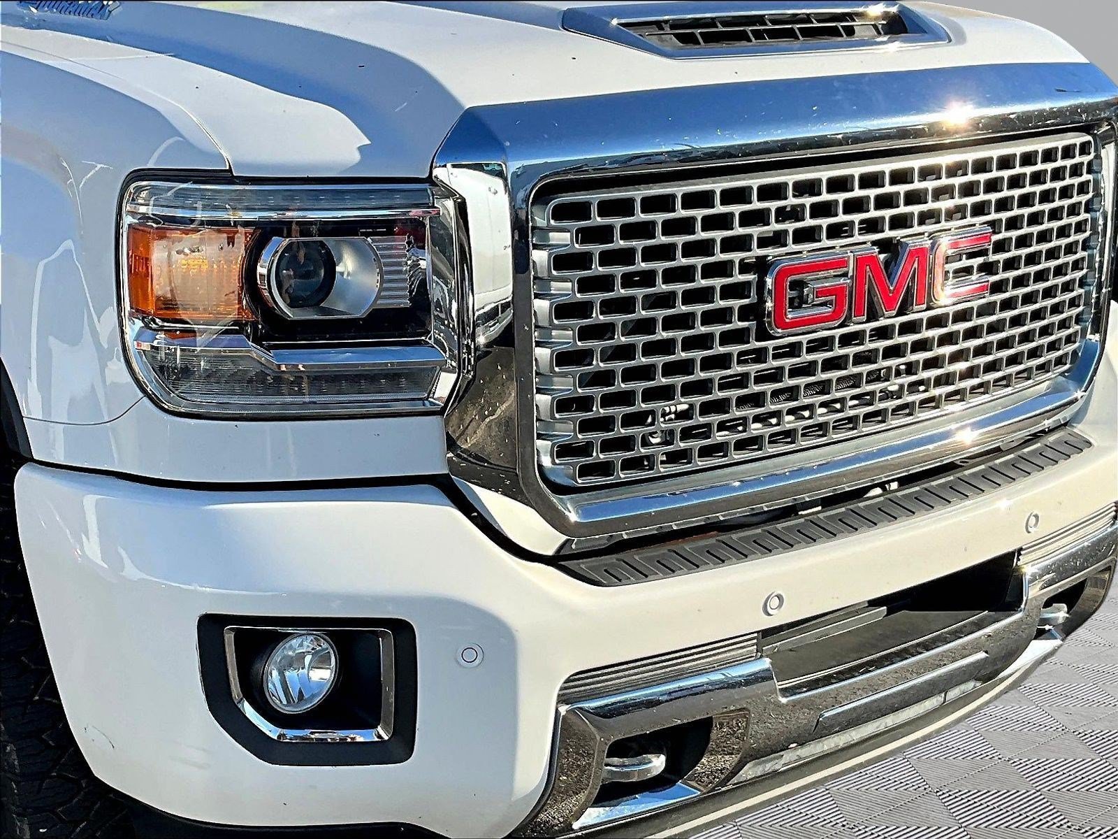 Used 2017 GMC Sierra 2500 Denali w/ Duramax Plus Package AWD/4WD image 34