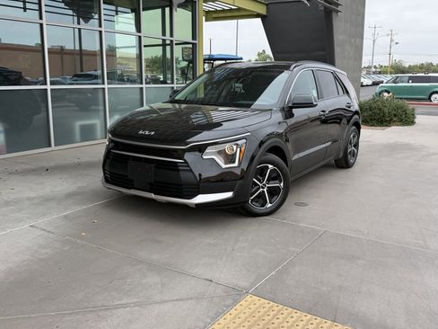 Used 2024 Kia Niro EX FWD image 2