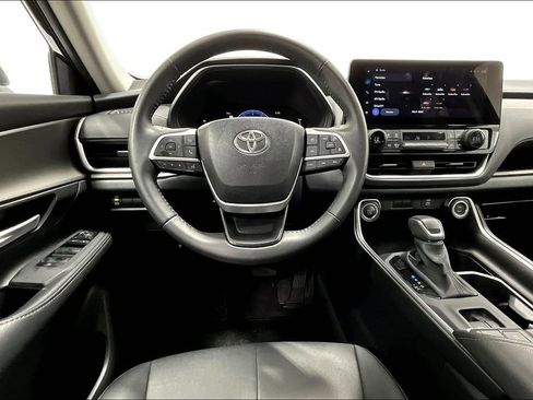 Used 2025 Toyota Grand Highlander AWD image 7
